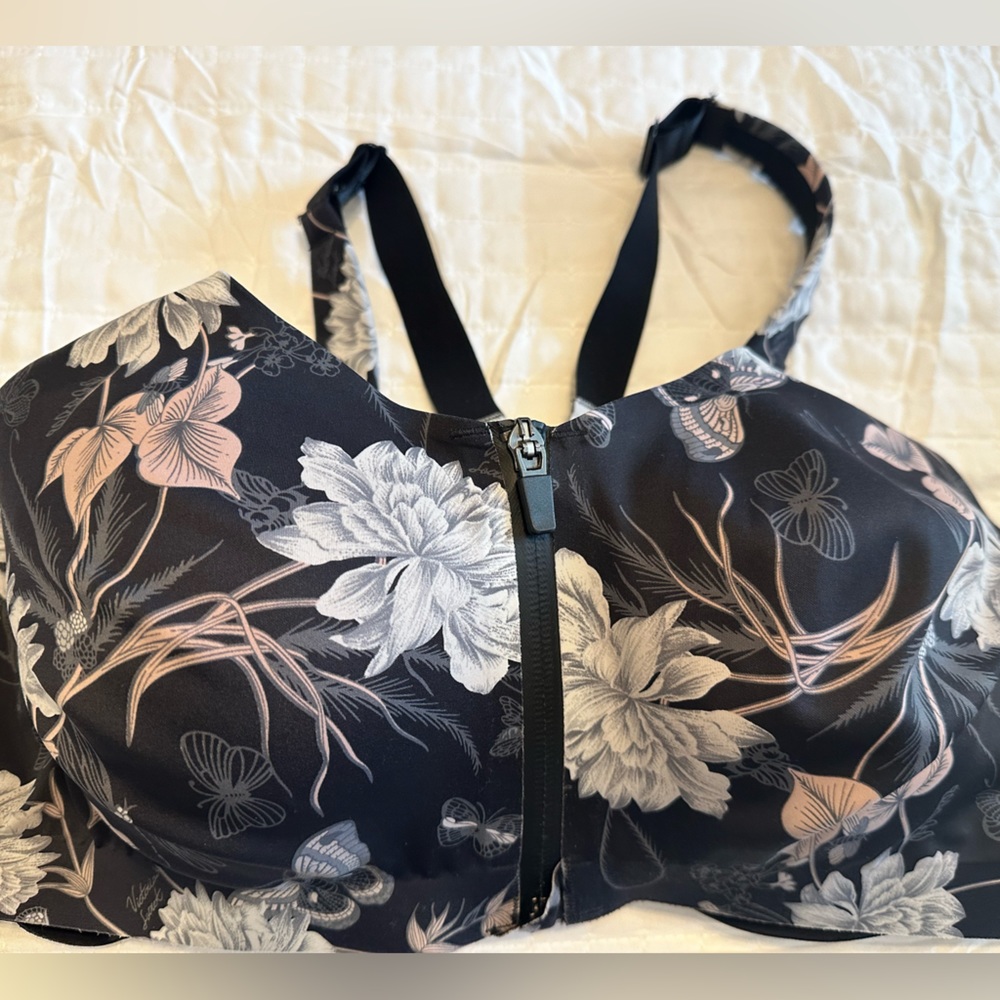 Victoria’s Secret Incredible Knockout Ultra Max sports bra 38DD